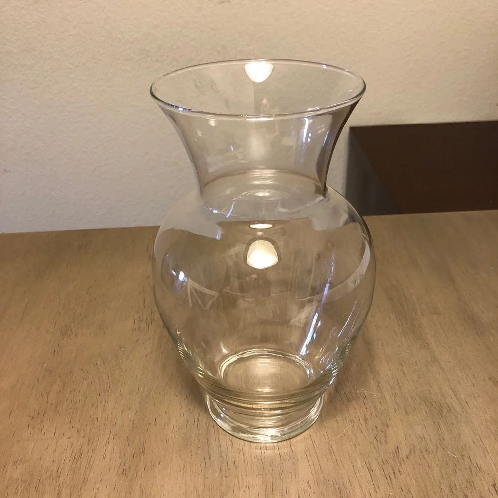 Elegant Clear Glass Flower Vase